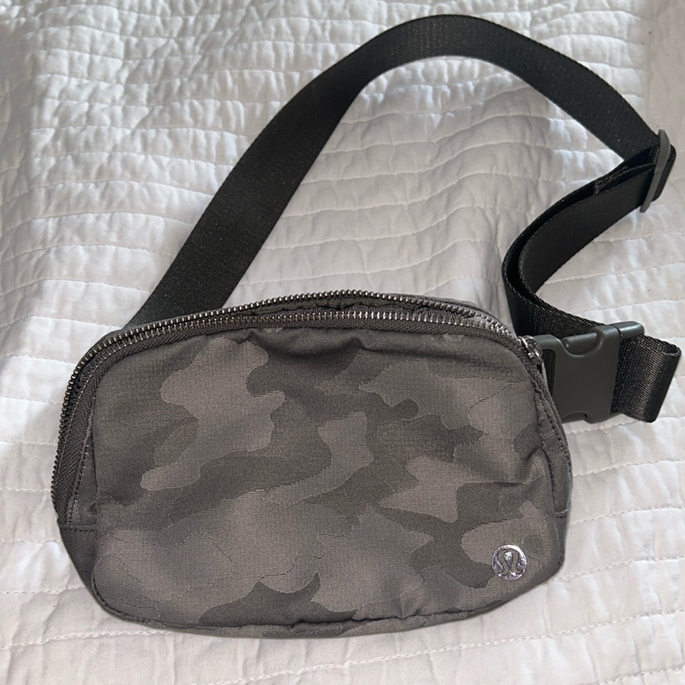 Lululemon grey camo belt bag